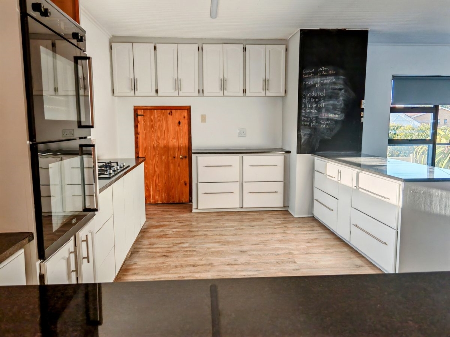 4 Bedroom Property for Sale in De Kelders Western Cape